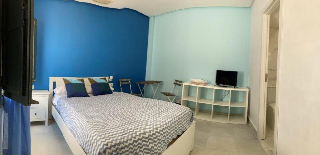 Baobab Hostal Эль-Пуэрто-де-Санта-Мария Экстерьер фото