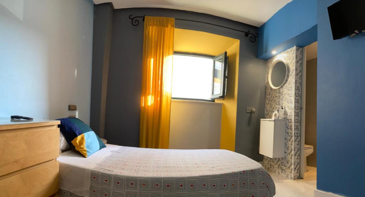Baobab Hostal Эль-Пуэрто-де-Санта-Мария Экстерьер фото